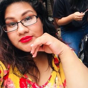 Meet your Posher, Yesenia